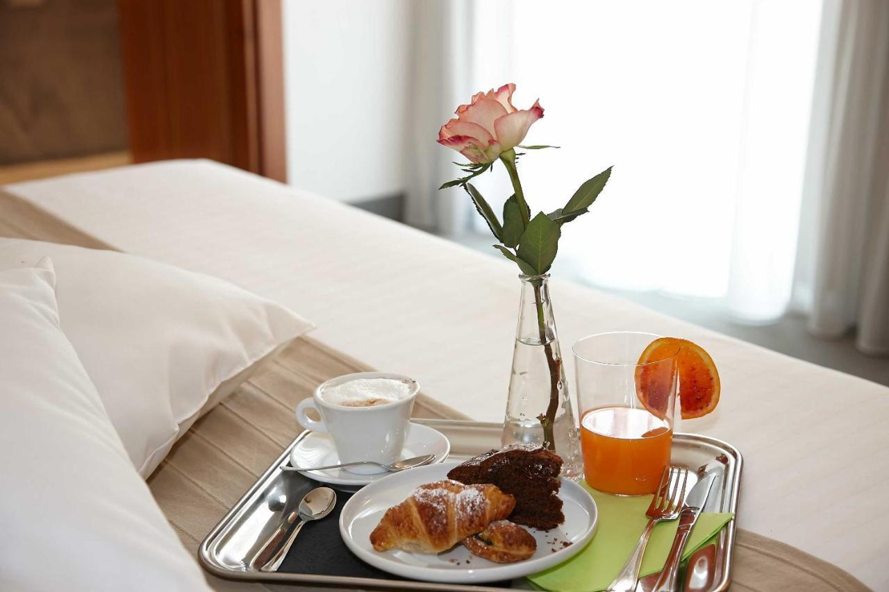 Standard Double Room,770082217:JPEG